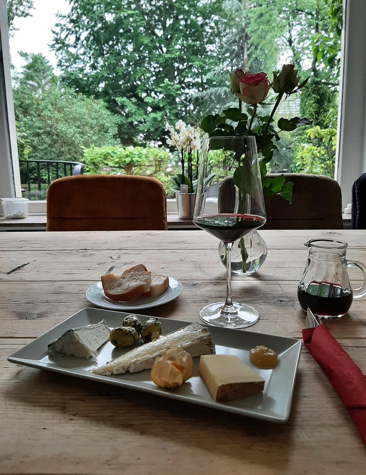Käse und Wein (jeden Freitag 16:00 bis 19:00 Uhr)